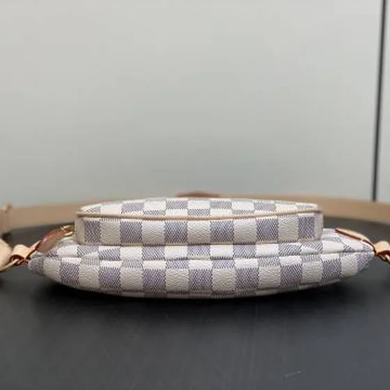 Louis Vuitton Keepit Damier Azur 12 x 6 x 29 everyday