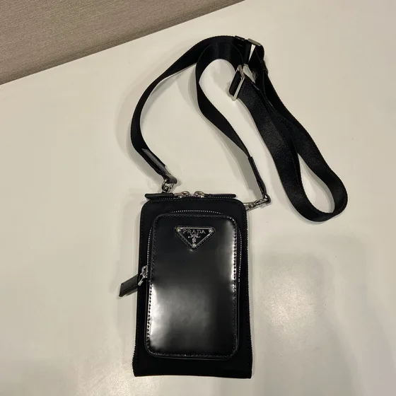 Prada Re-Nylon And Saffiano Läder Smartphone Case Axelväska Svart Crossbody