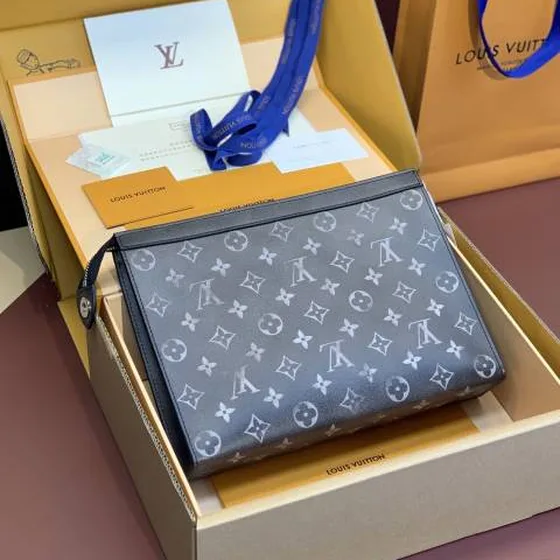 Louis Vuitton M11764 Pochette Voyage Monogram 27 x 21 x 6 business