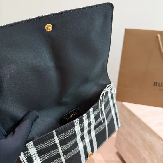 Burberry Horseferry Tote Hitam Tote Bag