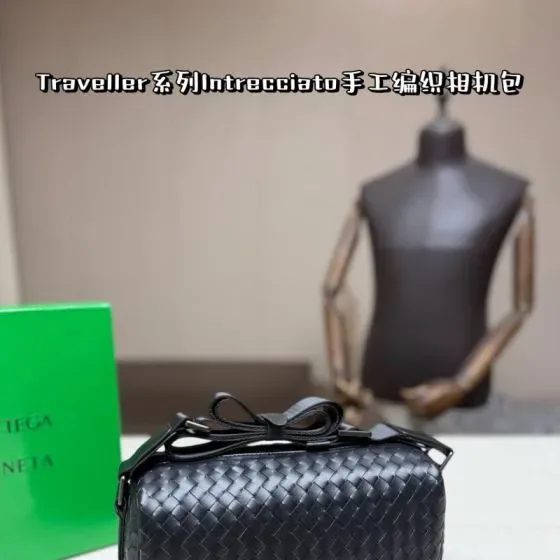 Bottega Veneta Traveller Intrecciato Camera Bag Black Crossbody