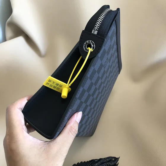 Louis Vuitton Pochette Voyage Graphite Чёрный 26cm Мешочек