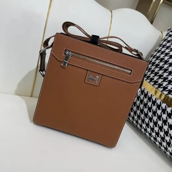 Hermes messenger Brown 24x26x6cm