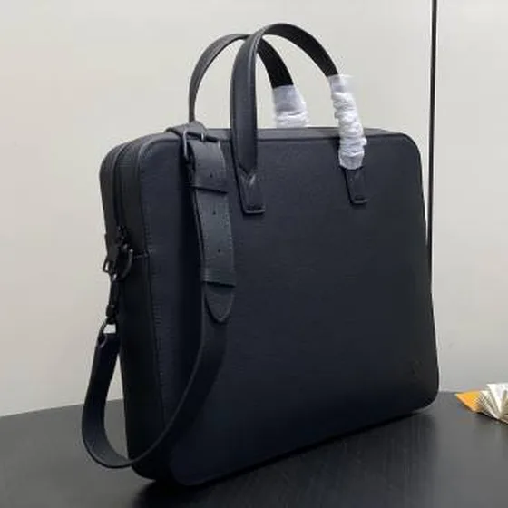 Louis Vuitton M15258 Black 30 x 4 x 39 5 cm business