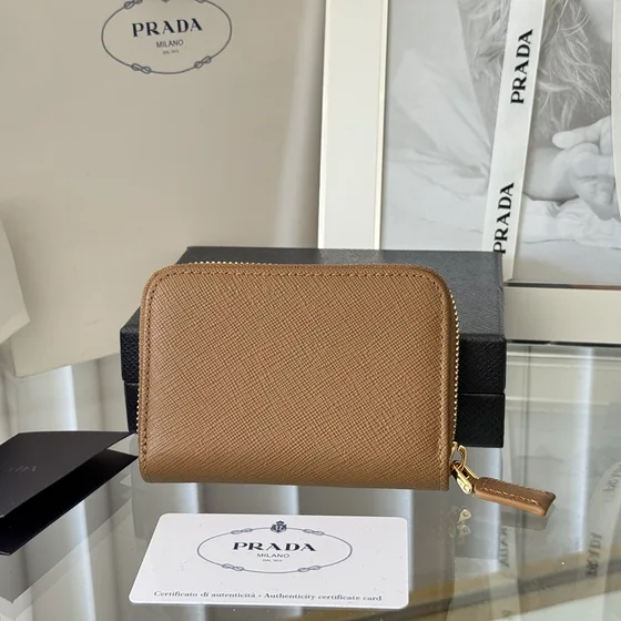 Prada Saffiano Leder Zip-Around Key Case Caramel Bruin Etui