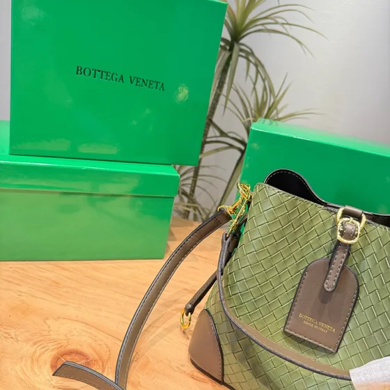 Bottega Veneta Intrecciato Bucket Bag Olive Hijau Shoulder Bag