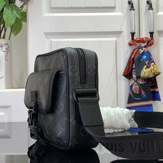 Louis Vuitton Getaway Messenger Black Crossbody