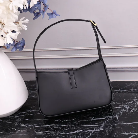 YSL Le 5 À 7 Hobo Bag أسود Hobo