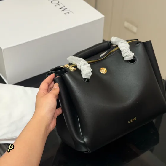 Loewe Madrid Top Handle Bag أسود Top Handle