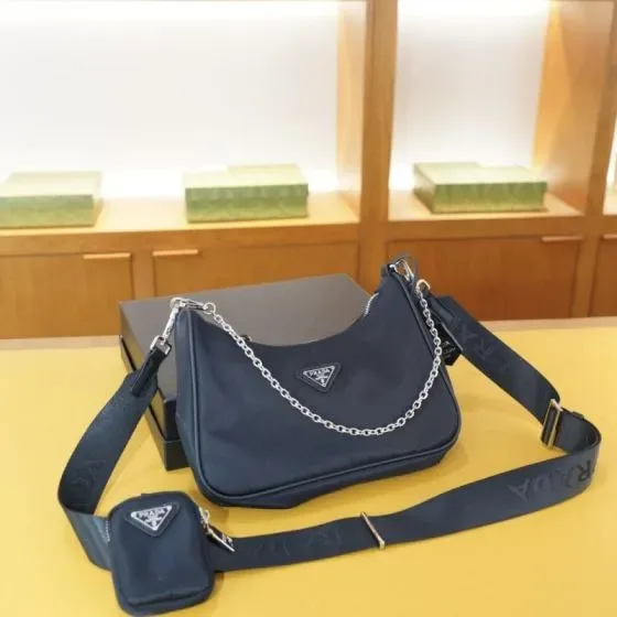 Prada Re-Edition 2005 Shoulder Bag Black Crossbody