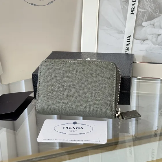 Prada Saffiano หนัง Zip Card Holder สีเทา Card Holder