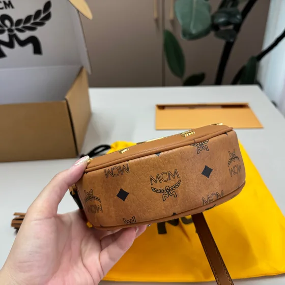 MCM Tambourine Bolso cruzado Cognac Crossbody