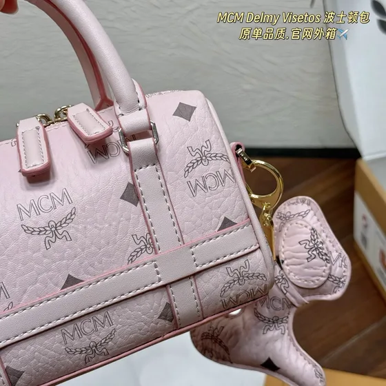 MCM Delmy Visetos Boston Bag Light Rosa Tophåndtak