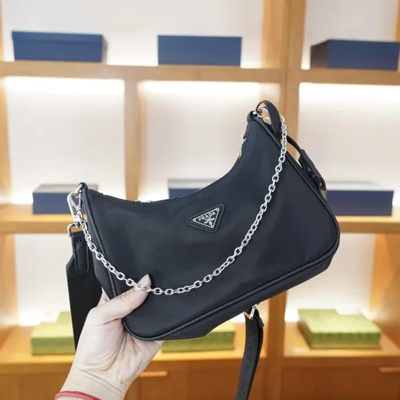 Prada Re-Edition 2005 Shoulder Bag Black Crossbody
