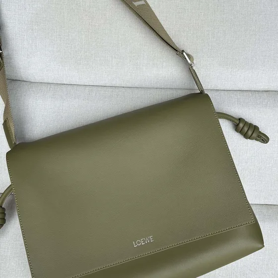 Loewe Strap Flap Сумка кросс-боди Olive Зелёный Crossbody