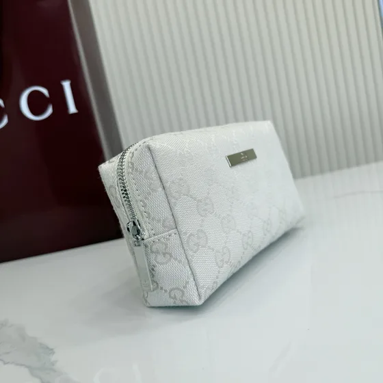 Gucci Gg Supreme Cosmetic Case White Pouch