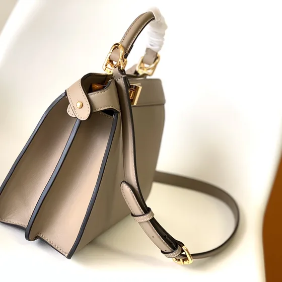 Fendi Peekaboo Iseeu Small Dove Gray Top Handle