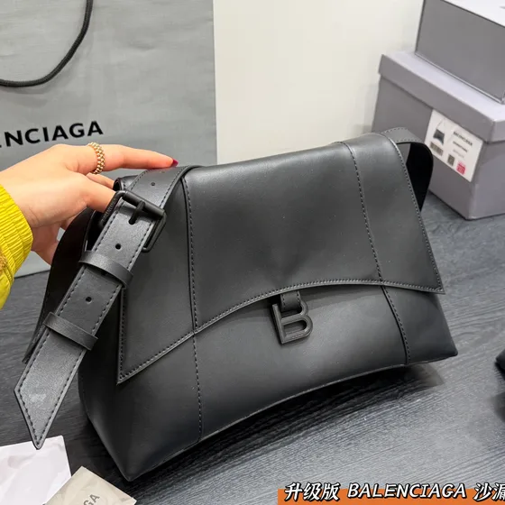 Balenciaga Hourglass Sling Bag Preto Crossbody