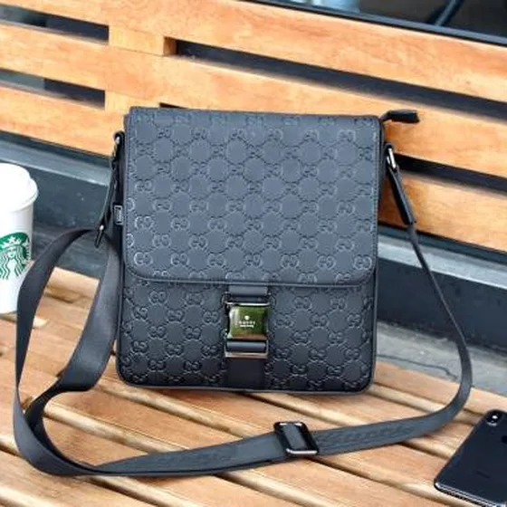 Gucci 33065-2 Чёрный GG embossed кожа 25x27x6cm messenger