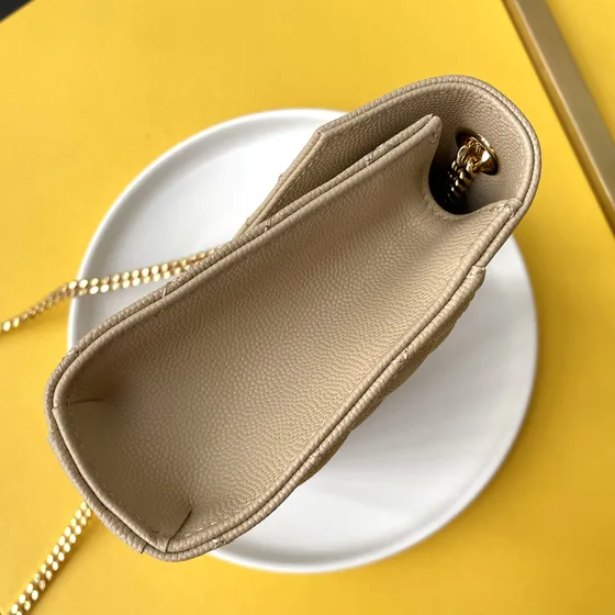 YSL Cassandre Matelassé Envelope Chain Carteira Bege Woc