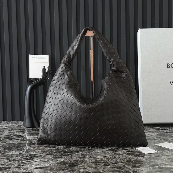 Bottega Veneta Shoulder Bag With Intrecciato Dark بني Hobo