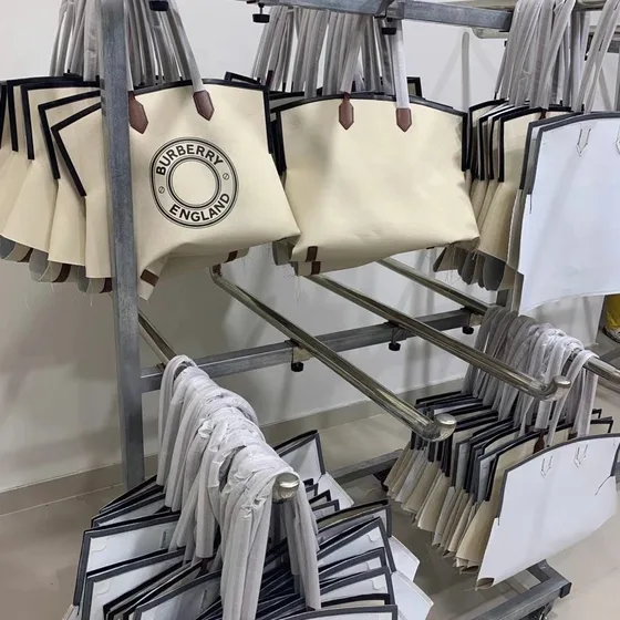 Burberry Logo Graphic Lona Tote Bege/Marrom Bolsa tote