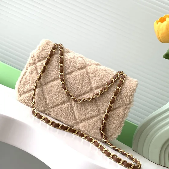 Chanel Classic Flap بيج/بني Flap Bag