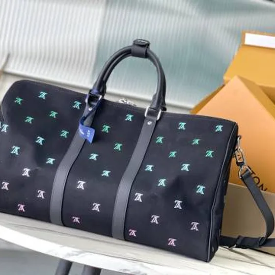 Louis Vuitton Keepall Bandouliere 50 Sort Fargerik Monogram 50 x 29 x 23 cm travel
