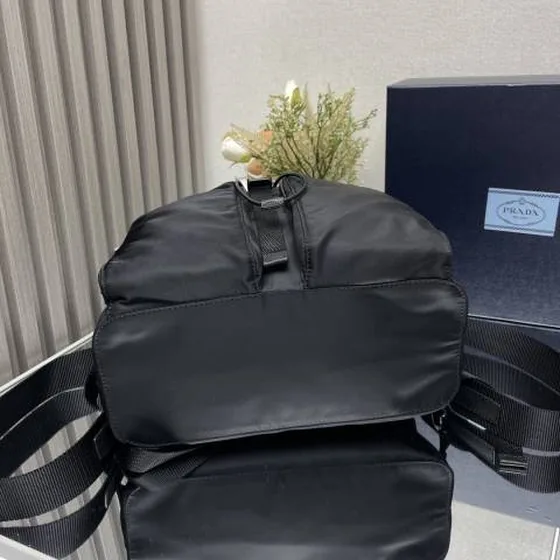 Prada 1BZ070 Nero nylon 30x32x16cm everyday