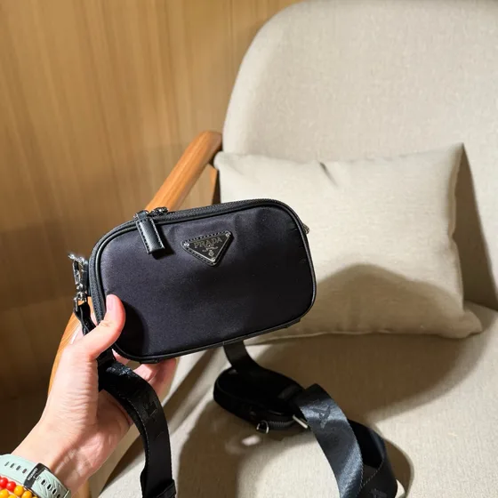 Prada Re-ไนลอน Shoulder Bag With Pouch สีดำ Crossbody