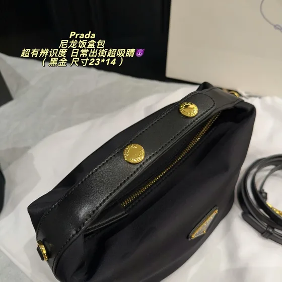 Prada Re-Nilon Top Handle Lunch Box Bag Hitam 23*14cm Top Handle