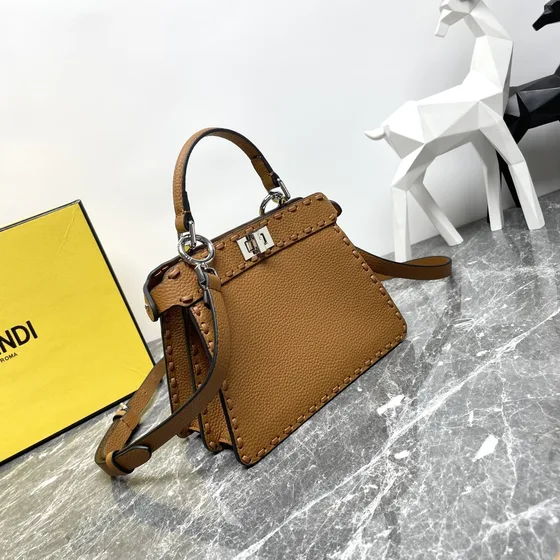 Fendi Peekaboo Iseeu Small Коричневый Верхняя ручка