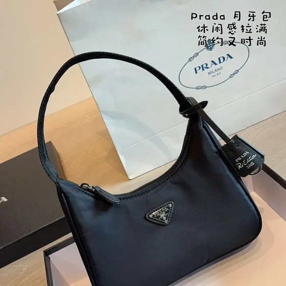 Prada Re-Edition 2000 Hobo أسود Hobo