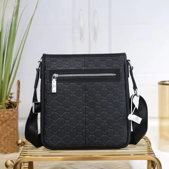 Gucci messenger Zwart GG leder 26x27x6cm crossbody