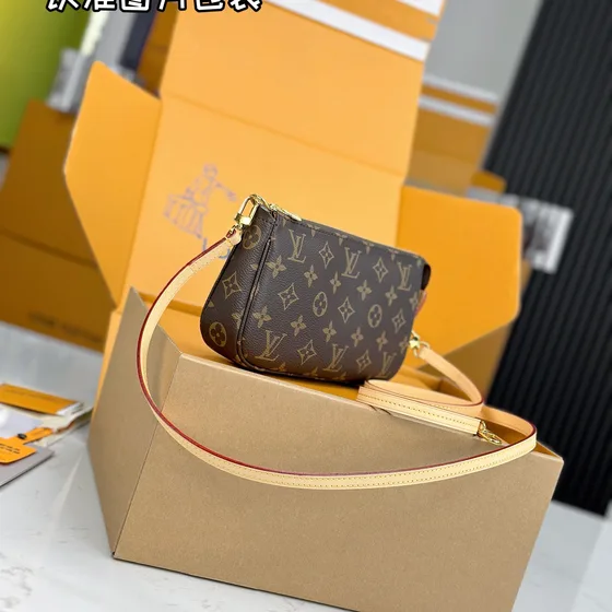 Louis Vuitton Pochette Accessoires Monogram Marrom Bolsa de ombro