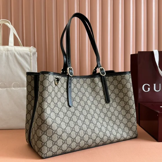 Gucci Gg Emblem Medium Bolso tote Beige And Negro Bolso tote