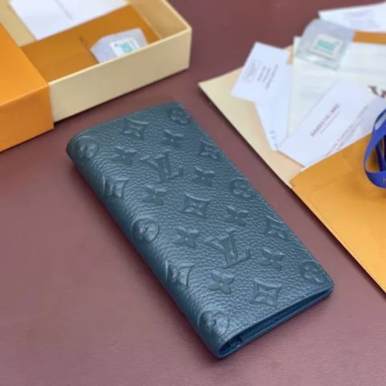 Louis Vuitton M69038 สีดำ Taurillon Monogram 10 x 19 x 2 cm everyday