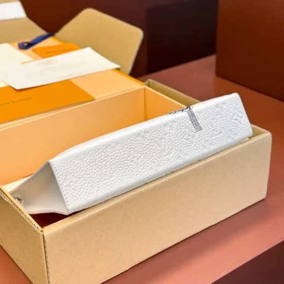 Louis Vuitton Pochette Voyage Blanco business