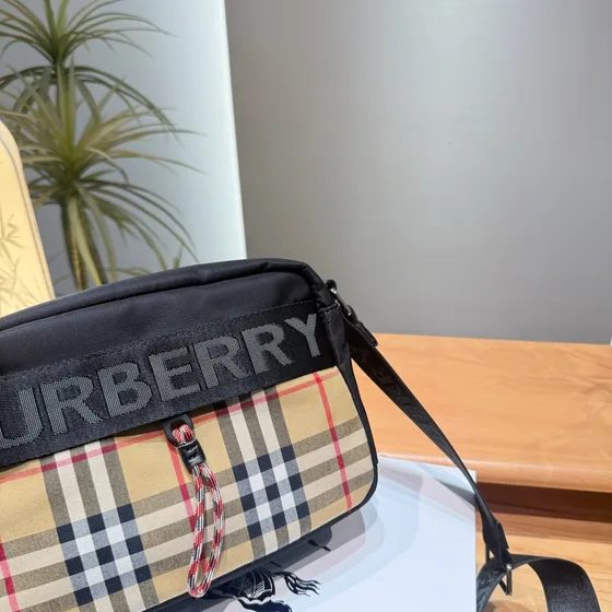 Burberry Vintage Check Nilon Crossbody Bag Đen/Be Crossbody