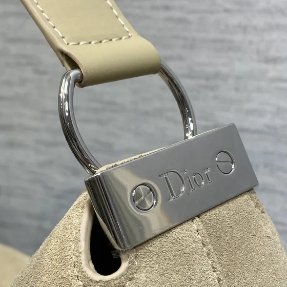 Dior Unknown สีครีม Hobo