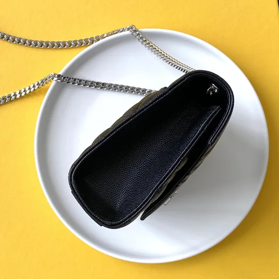 YSL Cassandre Matelassé Envelope Chain Wallet أسود Woc