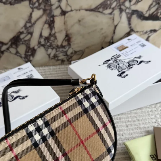 Burberry Vintage Check Shoulder Bag Beige Plaid Black Shoulder Bag