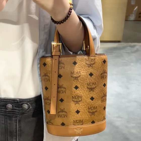 MCM Aren Mini Bucket tas Cognac Bovenhandgreep