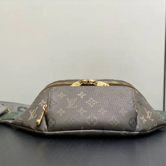 Louis Vuitton M26933 Monogram Surplus 15 x 8 x 30 cm casual