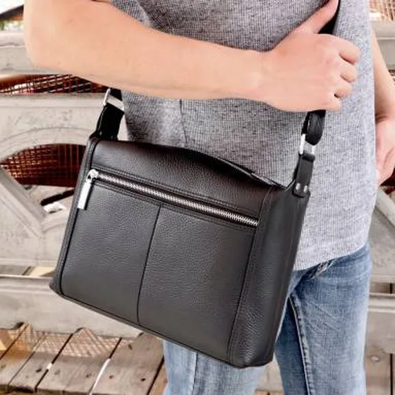 Gucci messenger Preto couro with Verde and Vermelho web stripe 31x21x7cm
