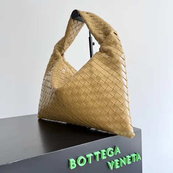 Bottega Veneta Small Hop Schoudertas Beige Hobo