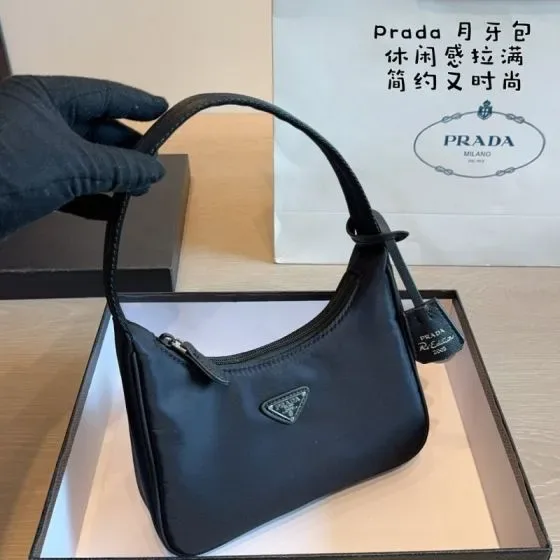 Prada Re-Edition 2000 Hobo Black Hobo