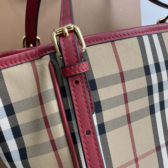Burberry Horseferry Check Kanvas Shoulder Tote Beige/Merah marun Shoulder Bag