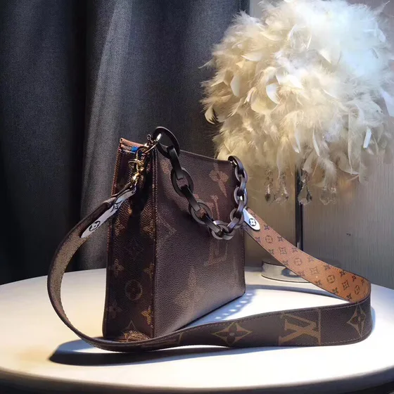 Louis Vuitton Toiletry Necessaire On Chain Marrom Crossbody