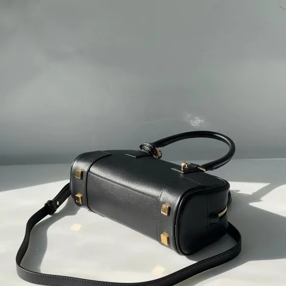 Loewe Amazona 23 Bag Nero 23x18x9cm Manico
